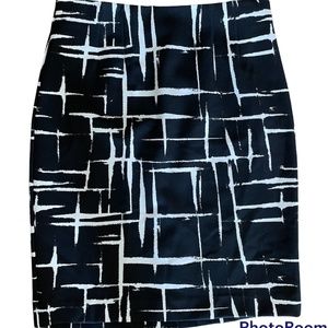 Amanda + Chelsea Pencil Skirt - Black & White - Size 8
